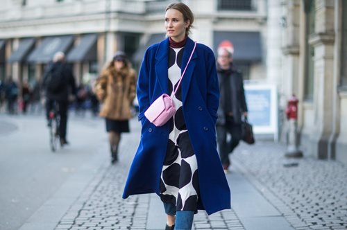 Αυτό το αξεσουάρ δίνει απίστευτη κομψότητα και στυλ σε κάθε εμφάνιση με μία κίνηση