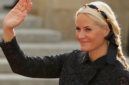 Από σερβιτόρα και πρώην τοξικομανής, πριγκίπισσα της Νορβηγίας. Η σκοτεινή ζωή της Mette Marit