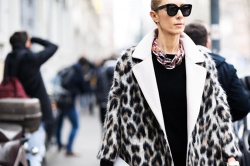 Το print που λατρεύουν οι γυναίκες όλων των ηλικιών στους δρόμους του Παρισιού