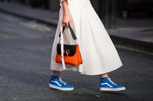 Ο έξυπνος τρόπος για να καθαρίσεις τα sneakers σου από τις λάσπες