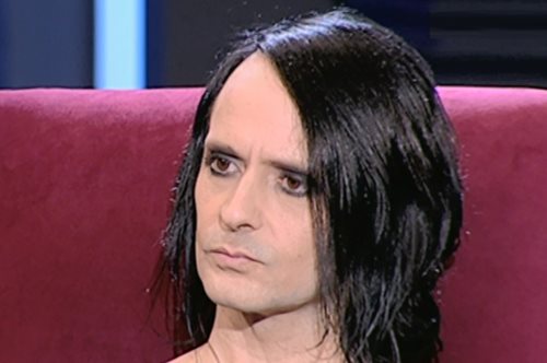 Στη σκοτεινή και φετιχιστική πλευρά της Αθήνας μας ξεναγεί ο Γιώργος Φακίνος