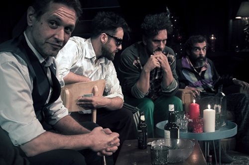 Μία θεατρική παράσταση που μας περνάει από το σκοτάδι στο φως