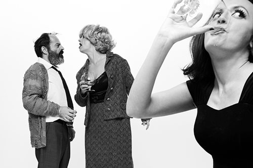 Στη ζούγκλα των σχέσεων: Η θεατρική παράσταση που τάραξε την Αμερική των 60s έρχεται στην Αθήνα