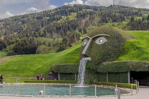 Αφορμή για ταξίδι: Ένα παραμυθένιο μουσείο που στον κήπο του κατοικεί ένας γίγαντας