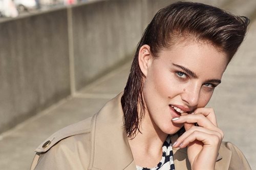 Απίθανο: Το χτένισμα της Chanel με τις πέρλες που θα κάνει το λουκ σου ξεχωριστό 