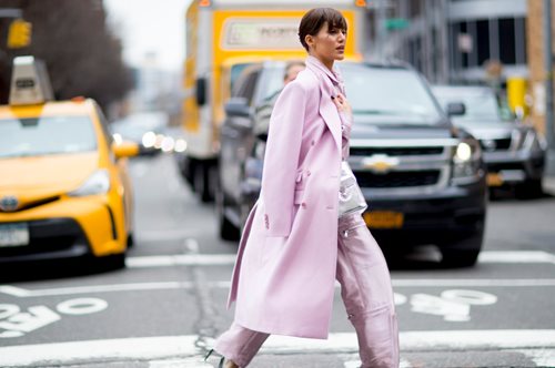 Τα μυστικά των γυναικών που φορούν ψηλοτάκουνα όλη μέρα: σούπερ άνεση, μηδέν πόνος