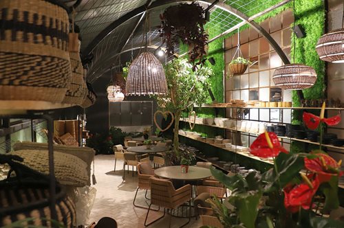 'Εφαγα πεντανόστιμο και χορταστικό brunch σε έναν πορτοκαλεώνα στο Γαλάτσι