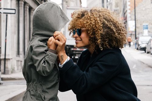 «Κάθε πρωί που πάω για δουλειά, αφήνω πίσω ένα κομμάτι μου»: Η viral μαρτυρία μιας εργαζόμενης μαμάς