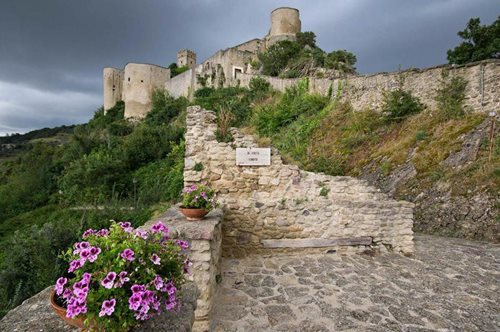 Με 100 ευρώ μπορείς να νοικιάσεις ένα ολόκληρο, παραμυθένιο κάστρο στην Ιταλία: φτιάξε βαλίτσες