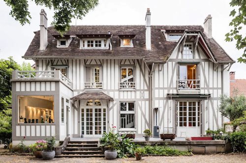 Μία αγροτική κατοικία του 19ου αιώνα στο Παρίσι μεταμορφώθηκε σε σύχρονο, πρωτοποριακό αρχοντικό 