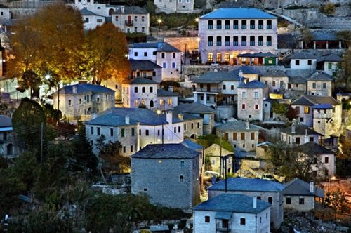 Ένα από τα ωραιότερα ηπειρώτικα χωριά των Ιωαννίνων: Πέτρινα σπίτια και πλακόστρωτοι δρόμοι