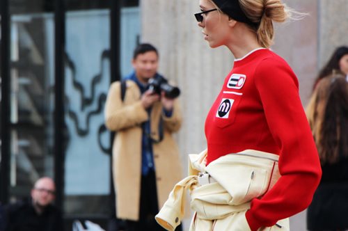 Το άσχημο skinny παντελόνι που αρνηθήκαμε στο παρελθόν τώρα επανέρχεται και γίνεται θέμα συζήτησης 