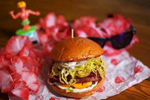 To πιο εξωτικό μπεργκεράδικο της Αθήνας μόλις άνοιξε τις πόρτες του και στη Θεσσαλονίκη