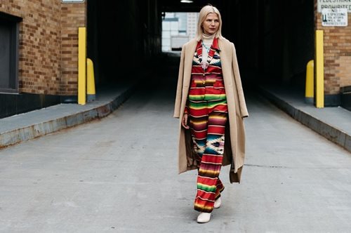 Βρήκαμε τις πιο δυνατές φετινές τάσεις σε βιντατζάδικα: φτιάξε γκαρνταρόμπα χωρίς να ξοδευτείς