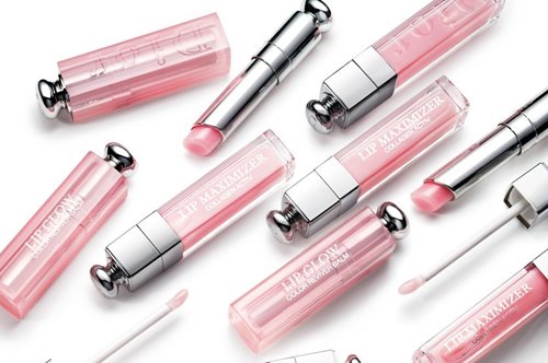 Έρχεται στην Ελλάδα το κραγιόν που μεγαλώνει τα χείλη με μία κίνηση 