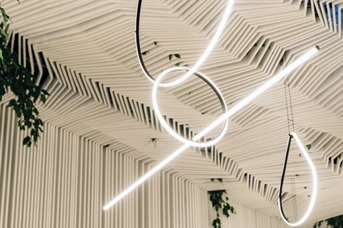 Το Μουσείο Κυκλαδικής Τέχνης λάμπει τις μέρες των γιορτών στην πιο ωραία φωτεινή διακόσμηση 