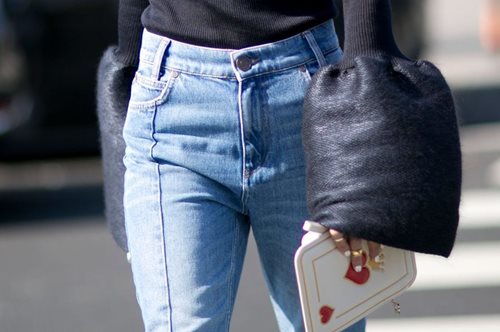 Πώς να φορέσεις το ψηλόμεσο τζιν ανάλογα με το ύψος σου: Όλα είναι θέμα αναλογιών 