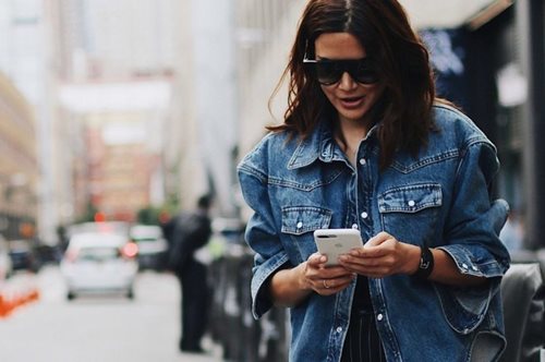 Το αθώο λάθος που λατρεύουν να κάνουν οι διάσημες όταν φοράνε τζιν και ankle boots