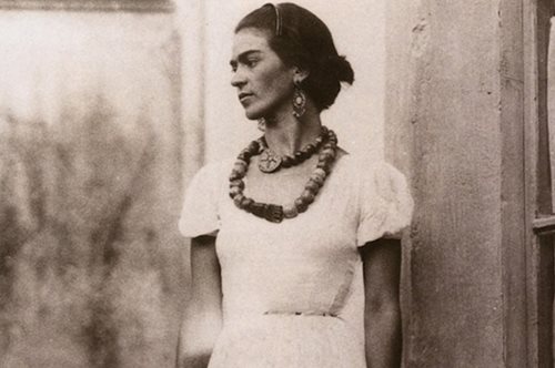 Η άγνωστη Φρίντα Κάλο πριν από το ατύχημα: Φωτογραφίες από τη νιότη της που δεν έχετε ξαναδεί