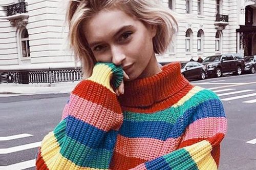 To παριζιάνικο πουλόβερ με την πιο πρωτότυπη πλάτη θα κάνει κάθε ντύσιμο να μοιάζει πολυτελές