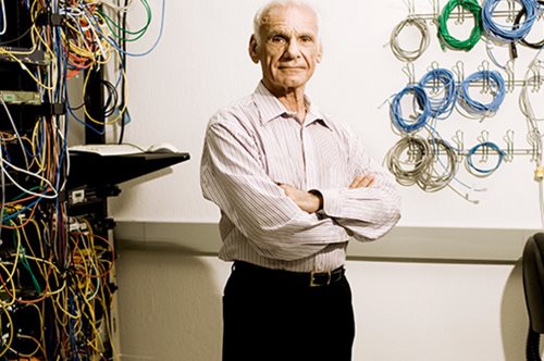 Πέθανε ο άνθρωπος που ανακάλυψε το ίντερνετ