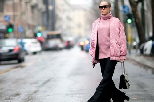 Βρήκαμε στα Zara με δέκα ευρώ το παντελόνι που κολακεύει κάθε σιλουέτα: Είναι δυνατή τάση