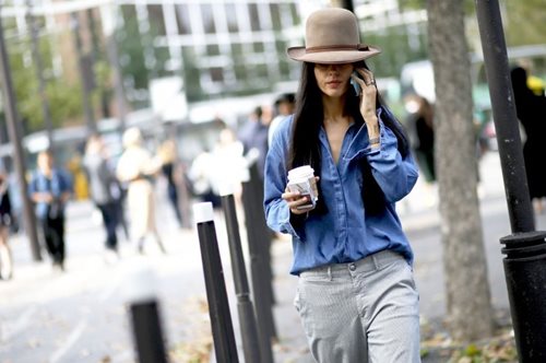 Το «εργόχειρο της γιαγιάς» που φορούν φέτος όλες οι ενημερωμένες γυναίκες της μόδας