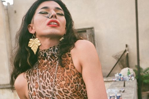 Ο Spyros Rennt επιδιώκει να καταγράψει το underground μέσα από τις εικόνες του 