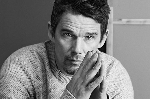 «Την έλεγαν Σίντι. Φορούσε μπλουζάκι Black Sabbath». O Ίθαν Χοκ μιλάει για τον πρώτο του έρωτα