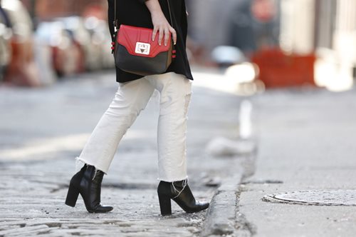 Το «καλοκαιρινό» χρώμα που θριαμβεύει φέτος τον χειμώνα: Φόρεσέ το όπως οι μούσες του στυλ