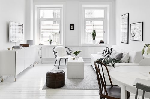 Μη φοβάσαι το λευκό: Η νέα τάση στη χειμωνιάτικη διακόσμηση θα σου χαρίσει απλόχερα γαλήνη 