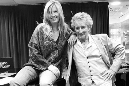 «Στον άντρα που θα αγαπώ για πάντα». Ο Rod Stewart και η γυναίκα του είναι 20 χρόνια ερωτευμένοι