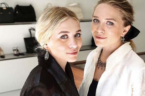 Μια YouTuber αντιγράφει το στυλ της Άσλει Όλσεν με ό,τι έχει στη ντουλάπα της 