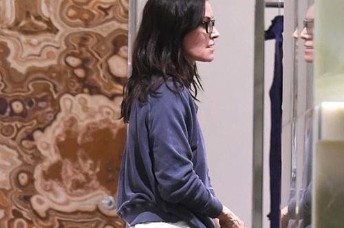 H Kόρτνεϊ Κοξ βγήκε ξυπόλυτη για ψώνια στο Λος Άντζελες