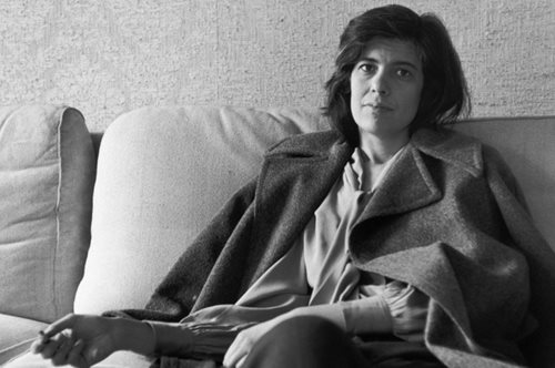 «Ο ερχομός του οργασμού έχει αλλάξει τη ζωή μου»: Η Σούζαν Σόνταγκ μέσα από τα Ημερολόγιά της 