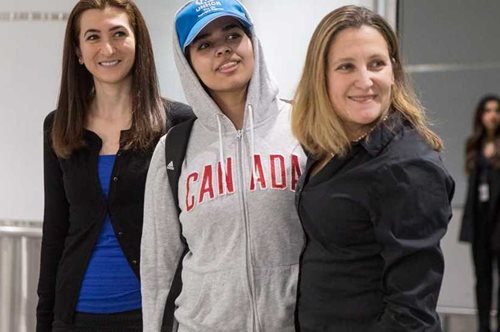 Πώς το Twitter ήταν αυτό που τελικά έσωσε τη ζωή της 18χρονης που αποκήρυξε το Ισλάμ