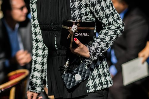 Τα υπέρκομψα slingbacks της Chanel που φορούν οι πιο καλοντυμένες γυναίκες εδώ και εβδομήντα χρόνια