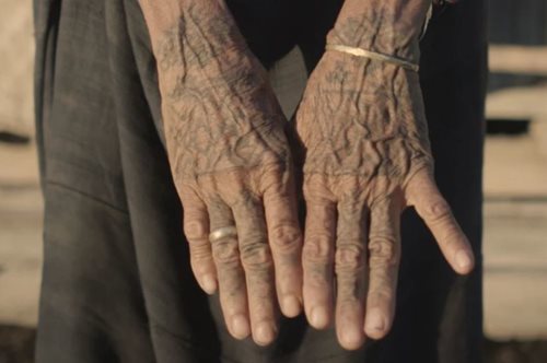 Τα τατουάζ προστάτευσαν αυτές τις γυναίκες από το να γίνουν σκλάβες του σεξ στον Β' Παγκόσμιο Πόλεμο