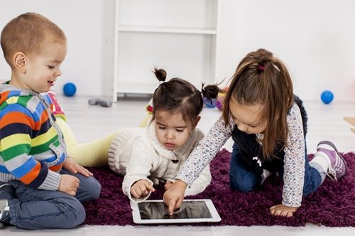 O τρόπος να καταλάβεις αν το παιδί σου είναι εθισμένο στο διαδίκτυο