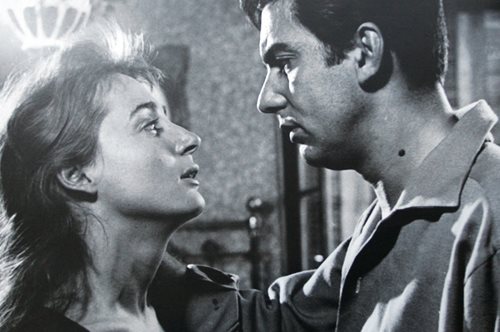 Ο έρωτας από το μίσος απέχει μόνο ένα βήμα. Όταν ο Τάκης αγάπησε την Έλλη