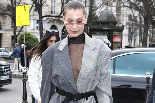 Οι 9 διάσημες κυρίες που δεν αποχωρίζονται τα σκουλαρίκια-κρίκους, ούτε καν στον ύπνο τους 