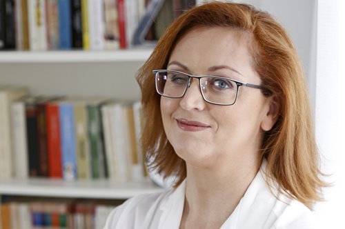 Η Φίλια, «η γυναίκα με το ένα μάτι», αφηγείται την ιστορία της: Την ουσία τη βλέπει η καρδιά