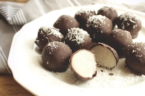 Τα σοκολατάκια καρύδας χωρίς ζάχαρη είναι η νέα τάση στα σνακ: Υγιεινά και κατάλληλα για διατροφή