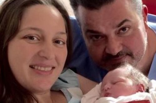 Η πρώτη φωτογραφία με τον νεογέννητο γιο του αδικοχαμένου Κωνσταντίνου Πανανά 