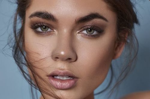 Το μυστικό στο μακιγιάζ για να πετύχεις έντονες και πυκνές βλεφαρίδες μέσα σε 1 λεπτό