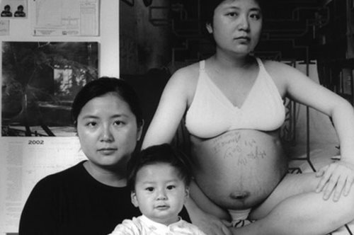 Μια μητέρα φωτογράφιζε επί 17 χρόνια τον γιο της να μεγαλώνει: Μια σειρά δυνατών πορτρέτων