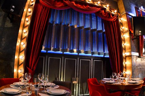 Η Τρούμπα ξαναζωντανεύει. Ένα νέο σημείο διασκέδασης γεννιέται από τις στάχτες του