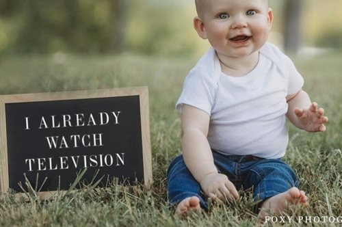 «Γεννήθηκα με καισαρική»: Φωτογραφίες που ανακουφίζουν τις μαμάδες από τις ενοχές έγιναν viral