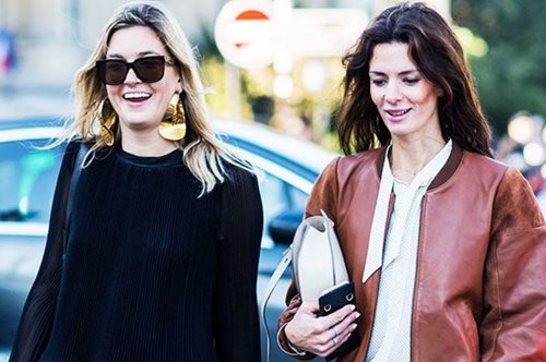 Με επιρροές από τα 70s, αυτό είναι το παντελόνι που φορούν μετά μανίας όλα τα it girls