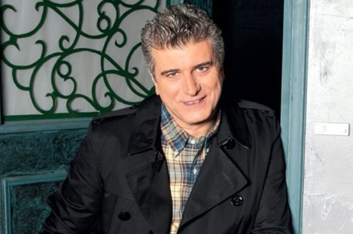 Όταν ο Βλαδίμηρος Κυριακίδης ήταν 17 χρόνων έπαιζε σε ταινία του Χόλιγουντ δίπλα στην Nτάριλ Χάννα